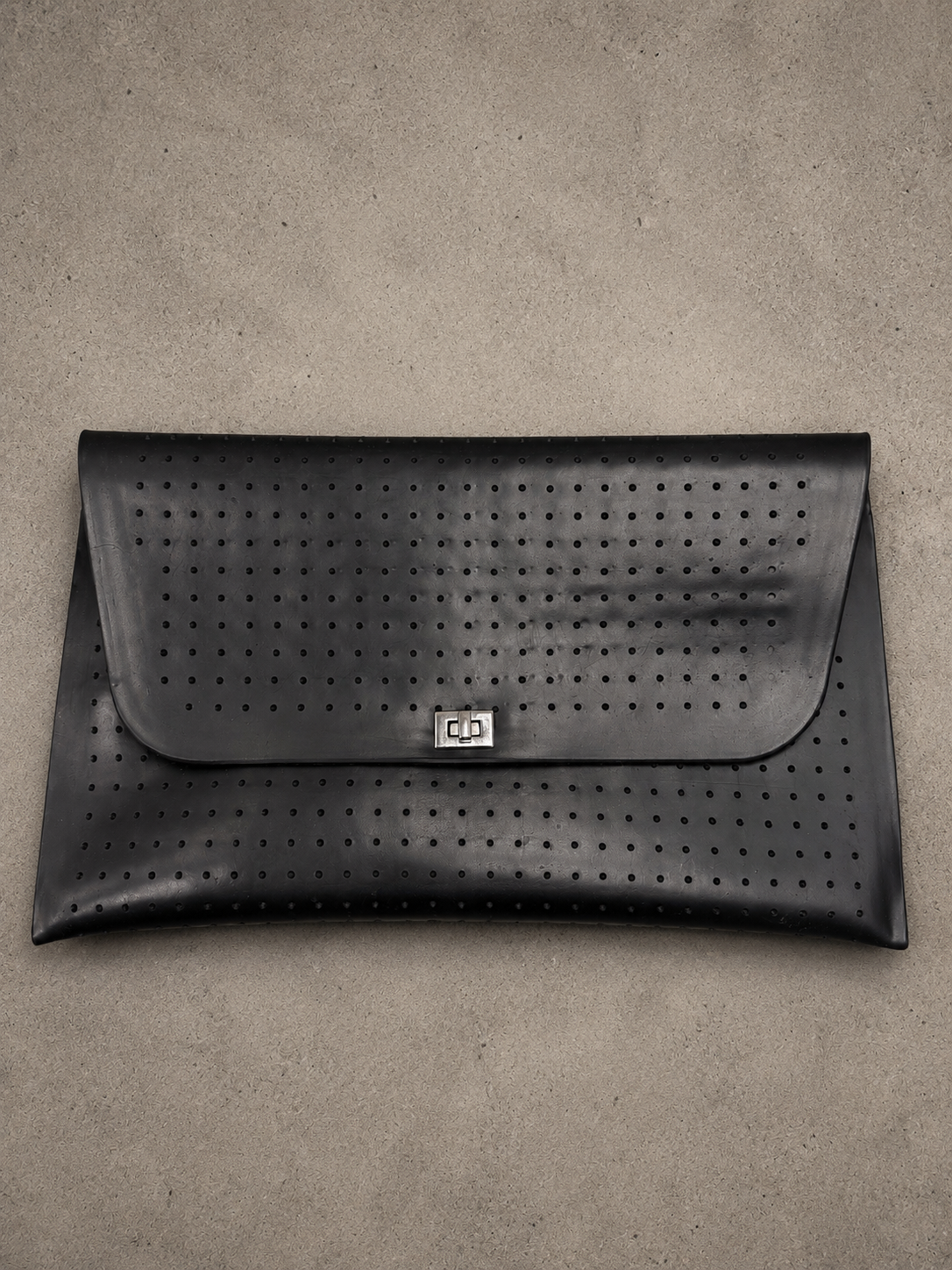 R1 Ostrich Grip Clutch