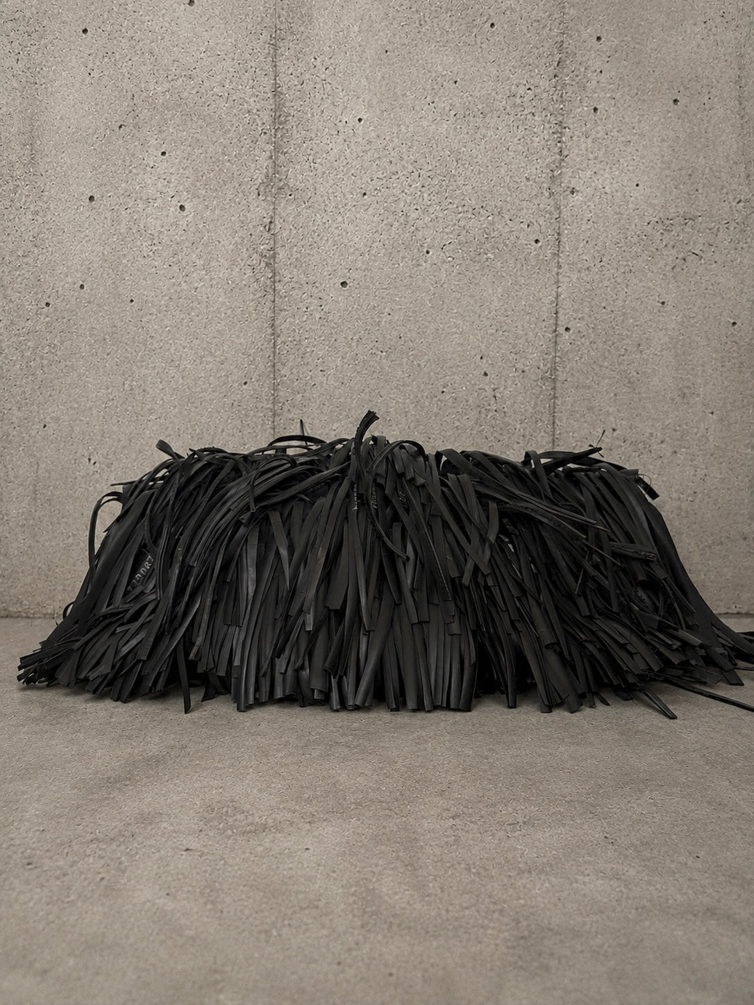 R1 Fringe Clutch