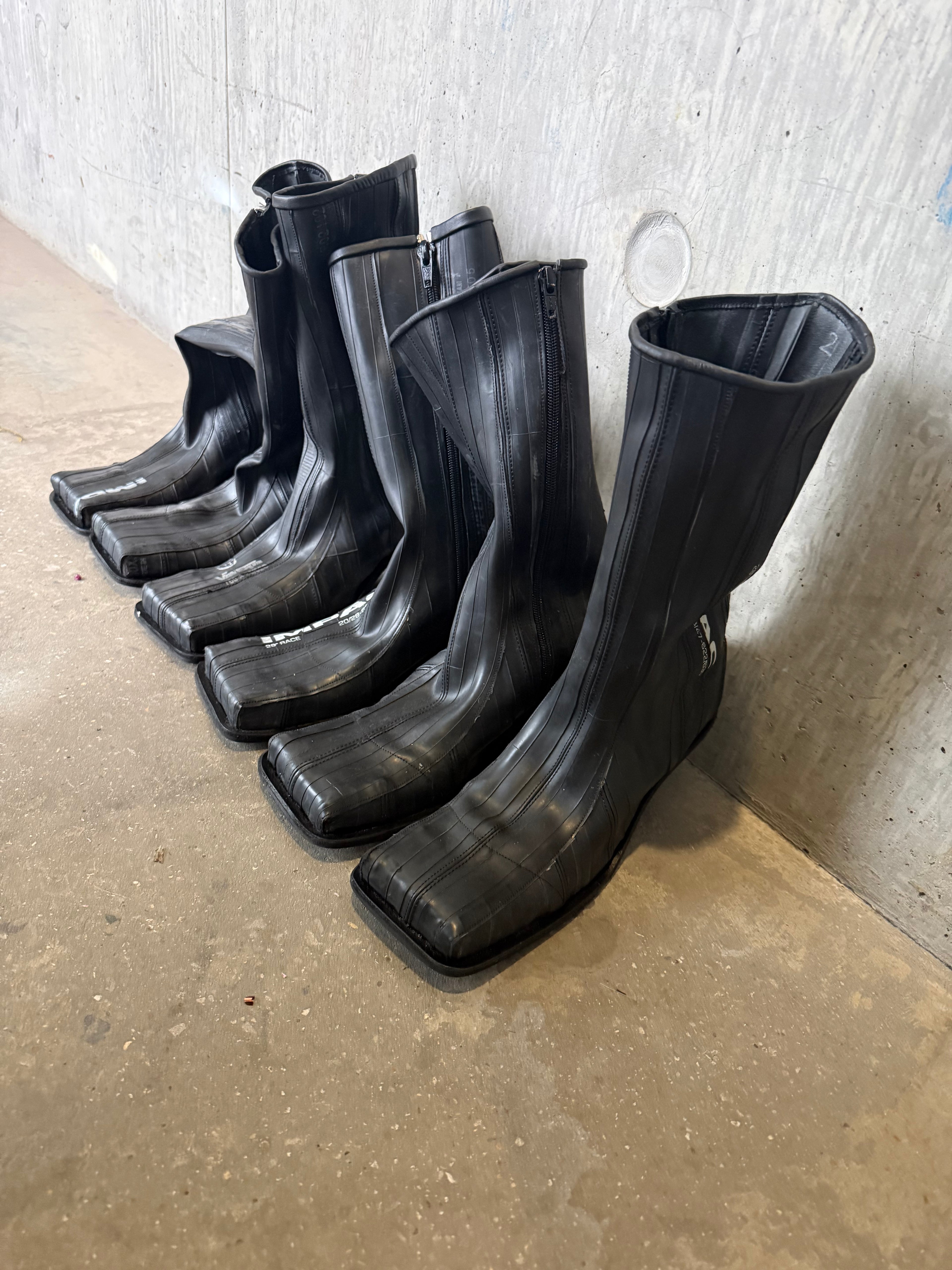 R2 TYRE BOOT (SAMPLE)