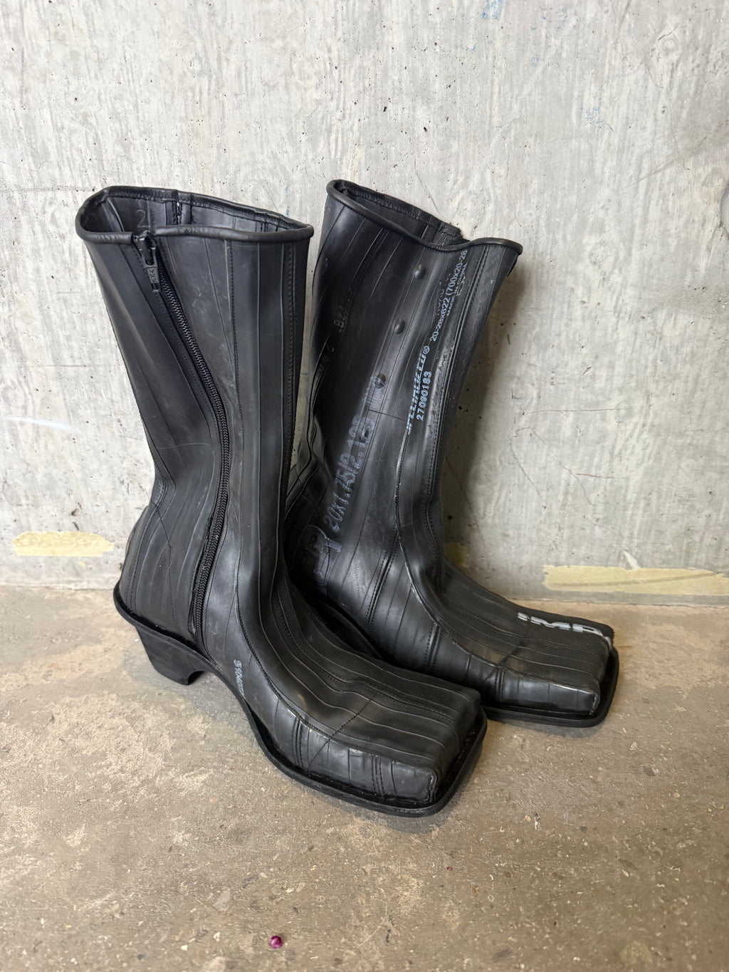 R2 TYRE BOOT (SAMPLE)